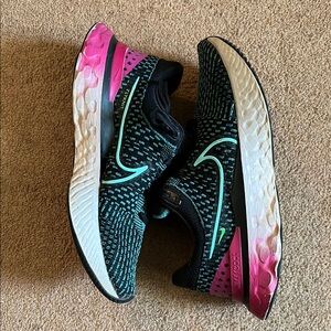 Nike Women's Black and Pink Running Shoes